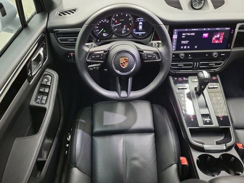 Used 2025 Porsche Macan image 16