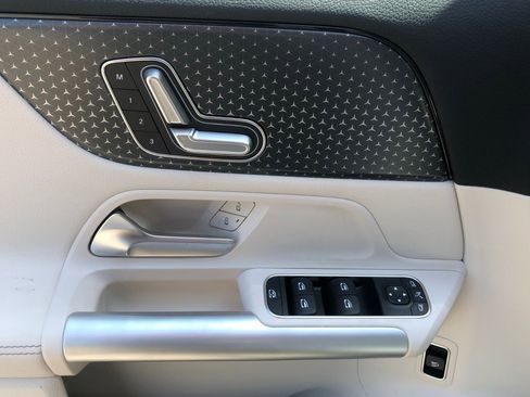 New 2025 Mercedes-Benz GLA 250 4MATIC image 12