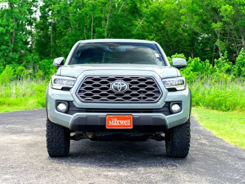 Used 2022 Toyota Tacoma TRD Off-Road AWD/4WD image 5