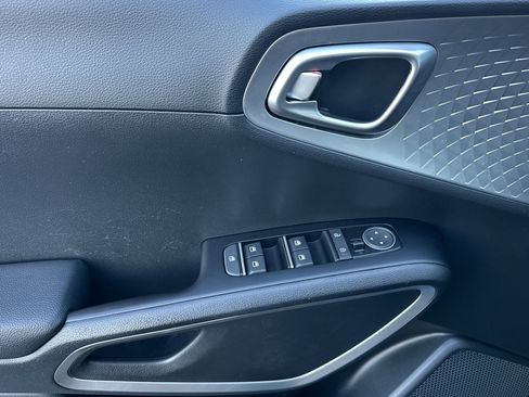 Certified 2024 Kia Soul S image 8