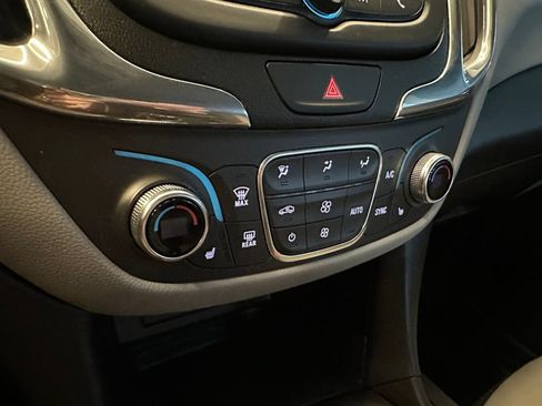 Used 2019 Chevrolet Equinox LT AWD/4WD image 15