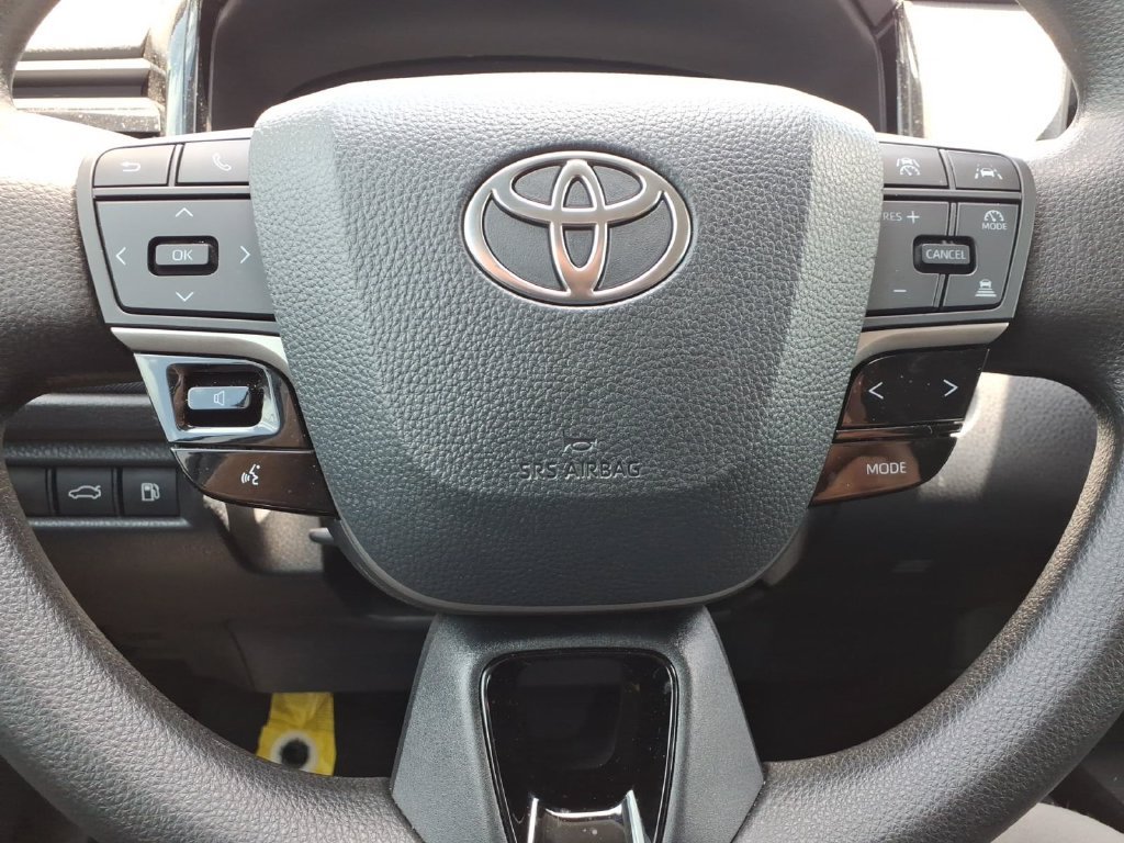 Used 2026 Toyota Camry LE w/ Convenience Package FWD image 16