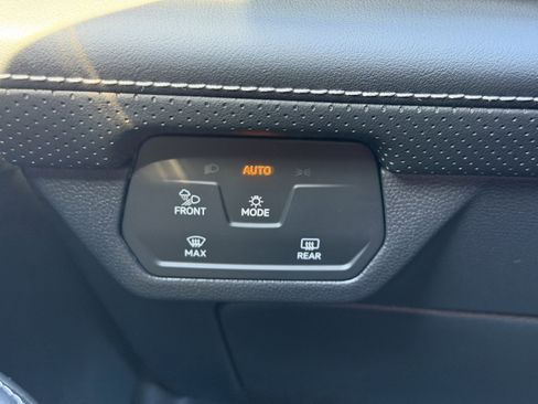 New 2026 Volkswagen Atlas Cross Sport SE image 24