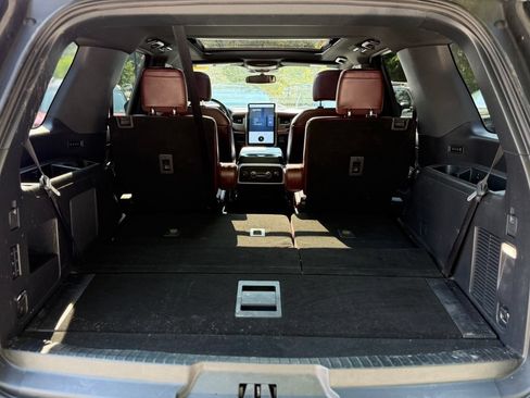 Used 2024 Ford Expedition Limited AWD/4WD image 6