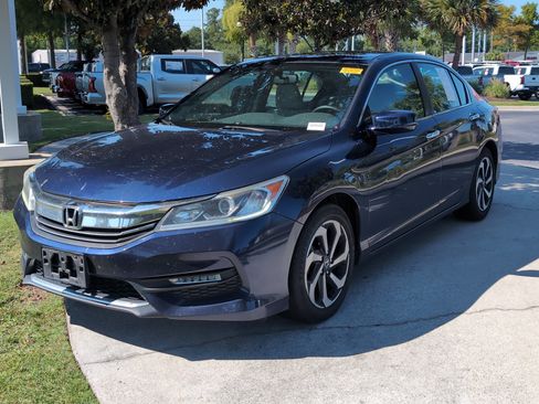 Used 2017 Honda Accord EX image 5