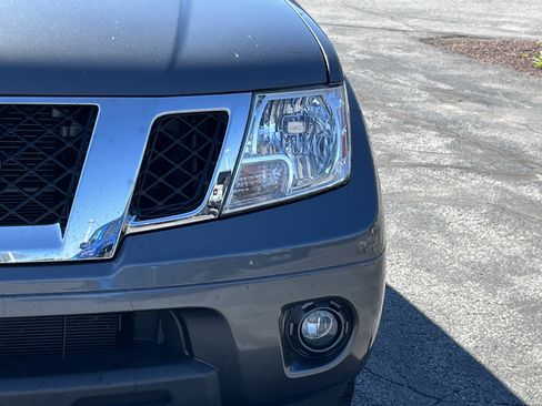 Used 2020 Nissan Frontier SV image 9