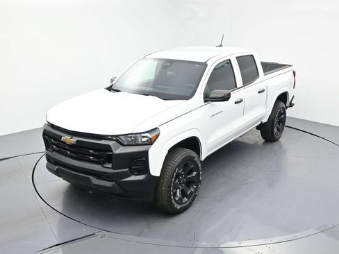 Used 2024 Chevrolet Colorado W/T RWD image 16