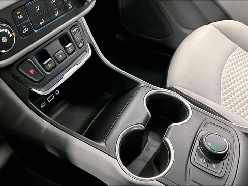 Used 2020 GMC Terrain SLE FWD image 17
