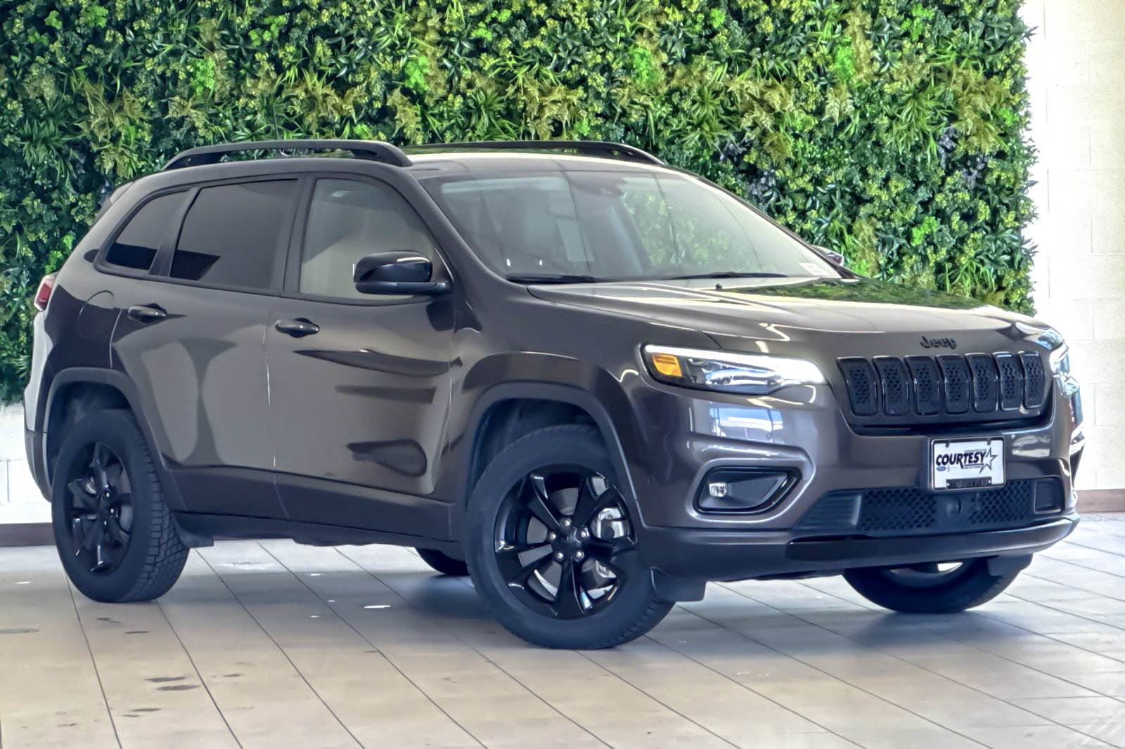 Used 2023 Jeep Cherokee Altitude Lux AWD/4WD image 2