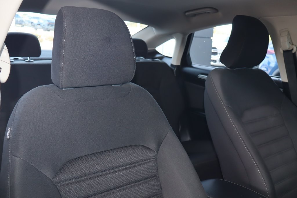 Used 2017 Ford Fusion SE w/ Fusion SE Technology Package FWD image 39