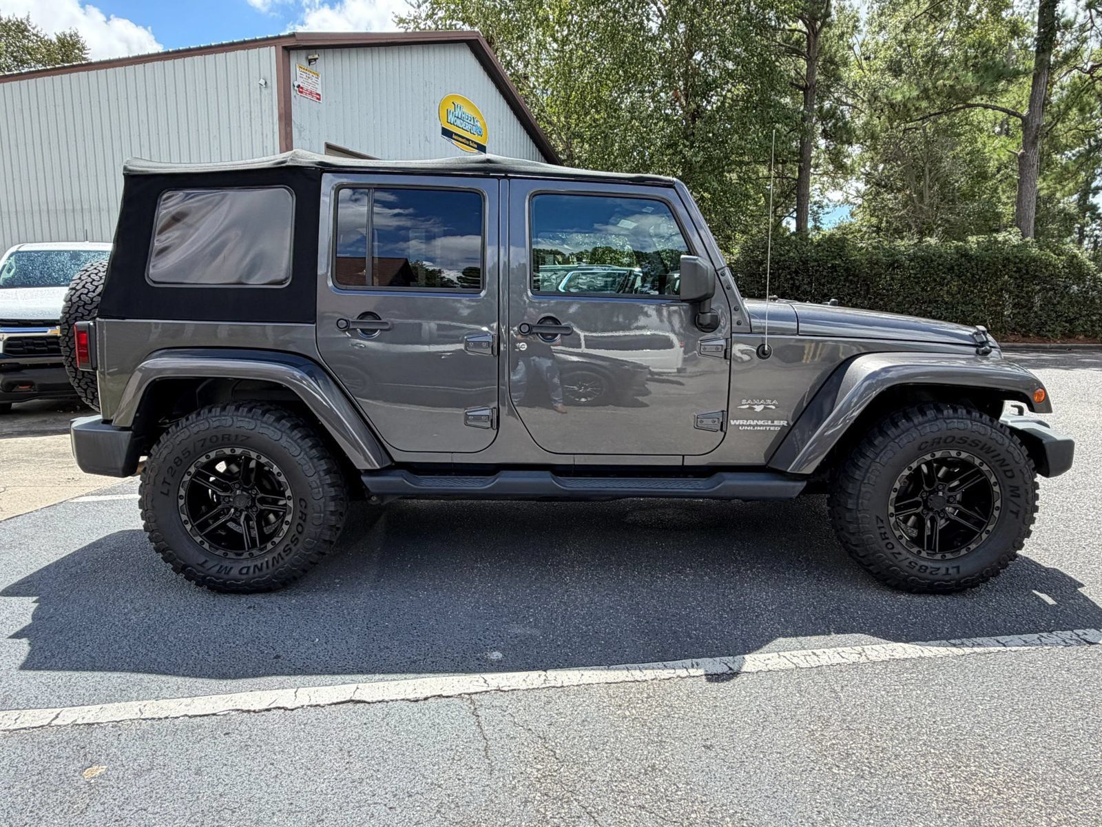 Used 2017 Jeep Wrangler Unlimited Sahara w/ Max Tow Package AWD/4WD image 9