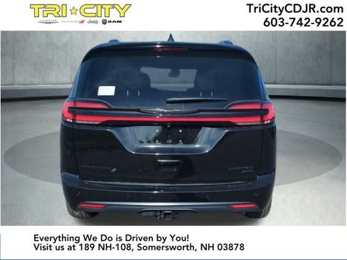 New 2026 Chrysler Pacifica Limited w/ S Appearance Package image 6