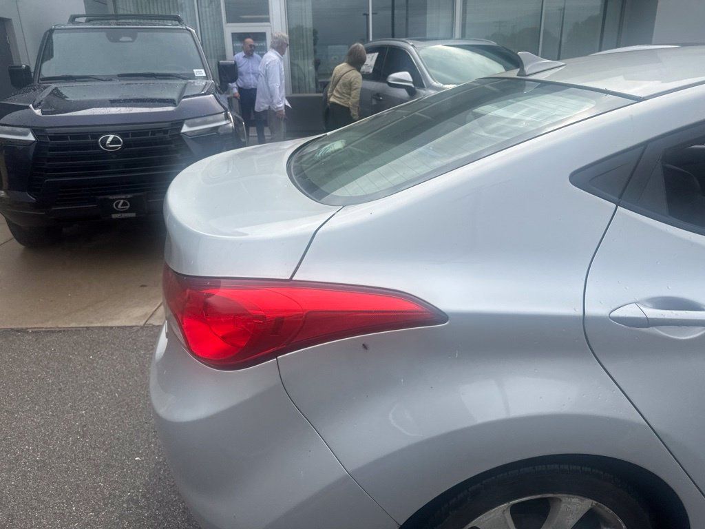 Used 2012 Hyundai Elantra Limited FWD image 11