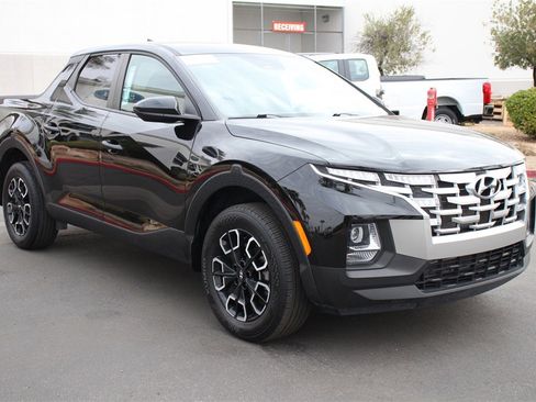 Used 2023 Hyundai Santa Cruz SE w/ Cargo Package image 11