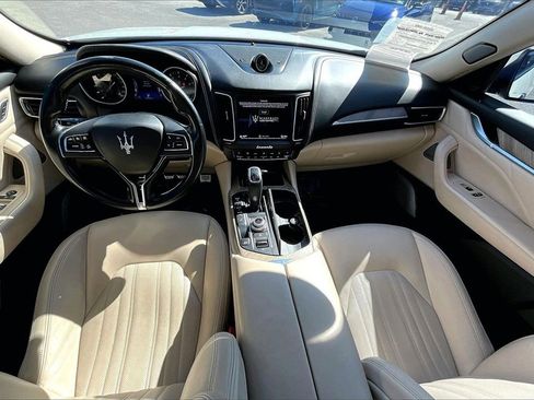 Used 2020 Maserati Levante GranLusso image 3