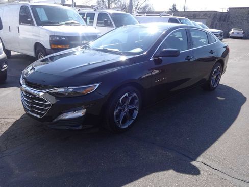 Used 2024 Chevrolet Malibu LT image 3