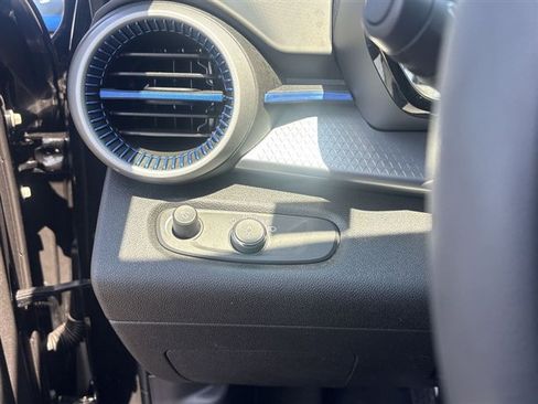 Used 2025 Chevrolet Trax LS w/ LS Convenience Package FWD image 16