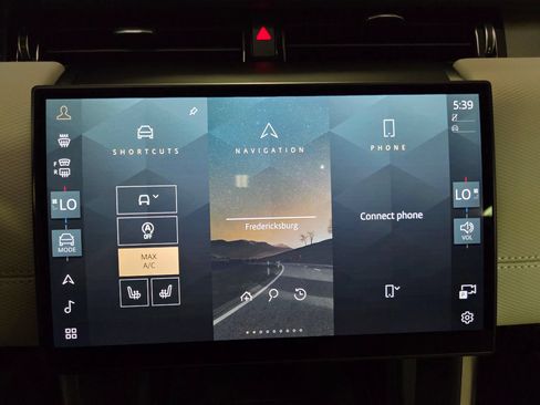 Used 2024 Land Rover Discovery Sport Dynamic SE AWD/4WD image 25