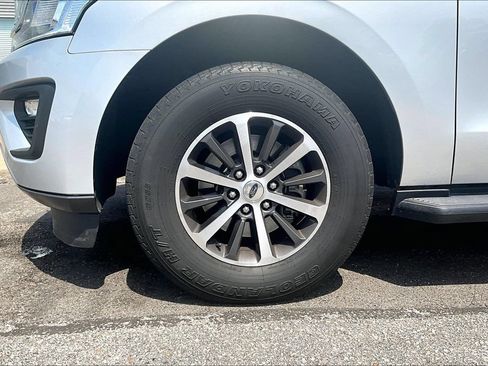 Used 2018 Ford Expedition XLT w/ Equipment Group 201A RWD image 4