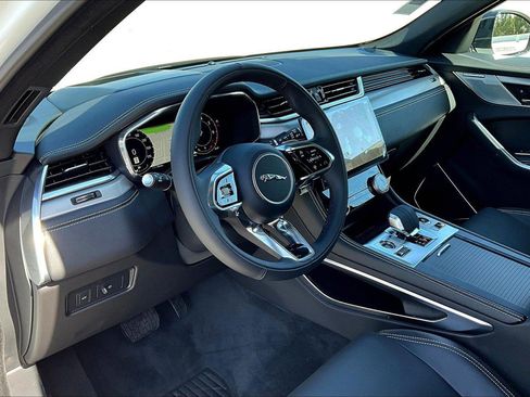 New 2026 Jaguar F-PACE R-Dynamic S image 4