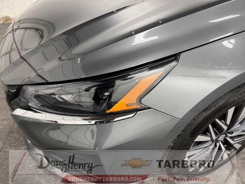 Used 2025 Nissan Altima 2.5 SV FWD image 11