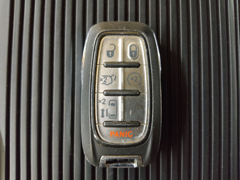 Used 2024 Chrysler Pacifica Limited FWD image 32