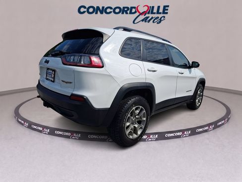 Used 2022 Jeep Cherokee Trailhawk w/ Comfort/Convenience Group AWD/4WD image 6