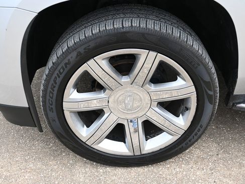 Used 2020 Cadillac Escalade Luxury image 10