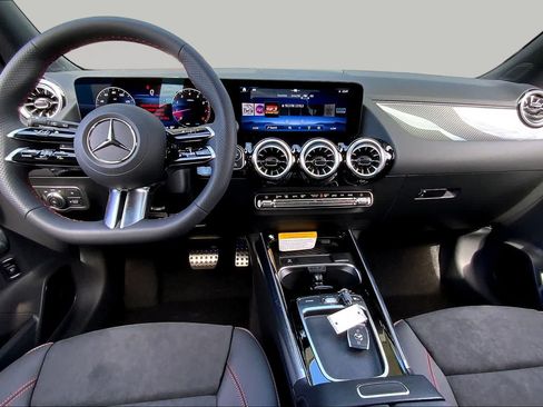 Used 2025 Mercedes-Benz GLA 250 image 8