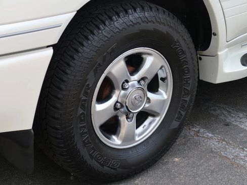 Used 2001 Lexus LX 470 4WD image 12