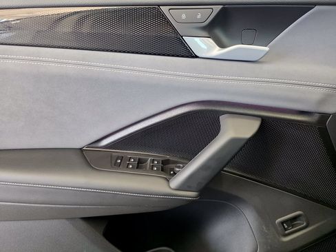New 2026 Volkswagen Tiguan SE FWD image 19