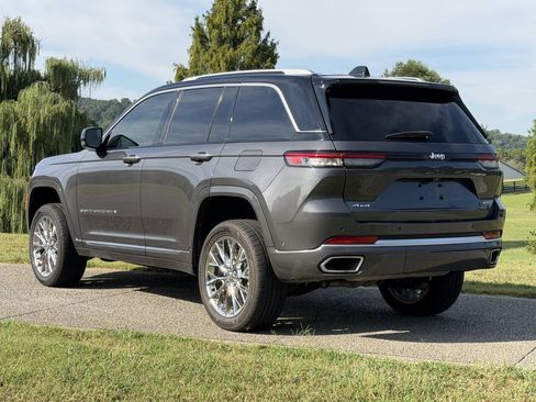 Used 2022 Jeep Grand Cherokee Summit w/ Luxury Tech Group V AWD/4WD image 43