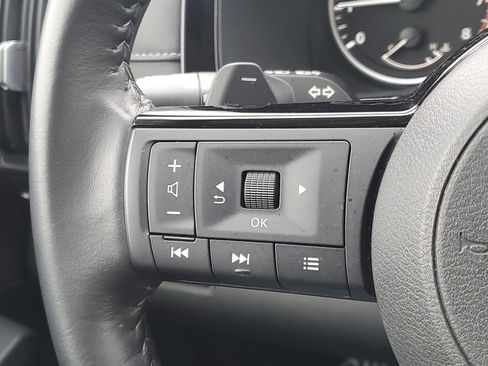 Used 2023 Nissan Pathfinder SV image 14