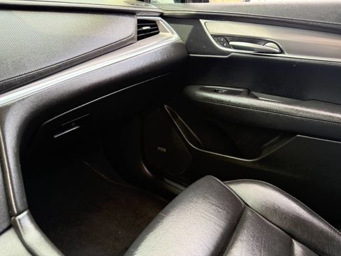 Used 2017 Cadillac XT5 Luxury image 18