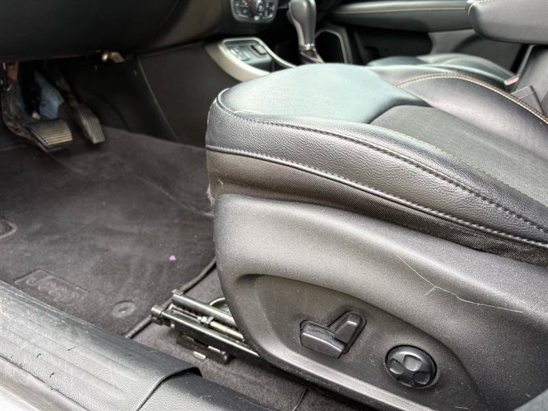 Used 2018 Jeep Compass Latitude w/ Popular Equipment Group FWD image 13