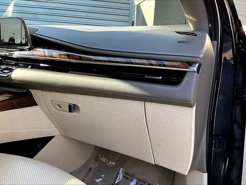 Used 2023 Cadillac Escalade Sport Platinum AWD/4WD image 16
