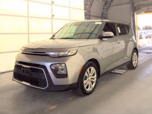 Used 2022 Kia Soul LX FWD image 2