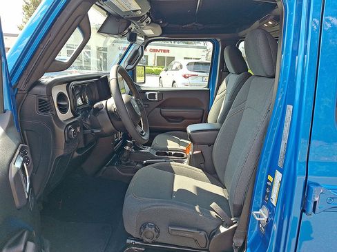 Used 2024 Jeep Gladiator Sport AWD/4WD image 14