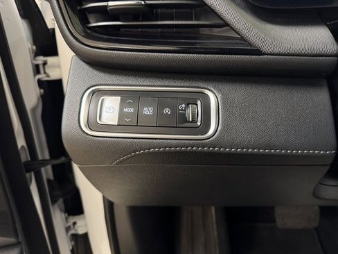 Used 2025 Buick Enclave Sport Touring image 10