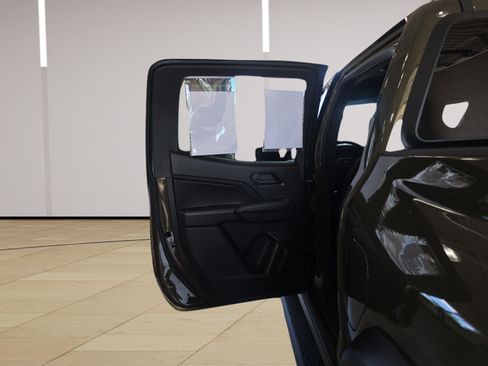 Used 2025 Chevrolet Colorado Trail Boss AWD/4WD image 23