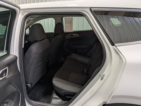 Used 2025 Kia Sportage LX image 9