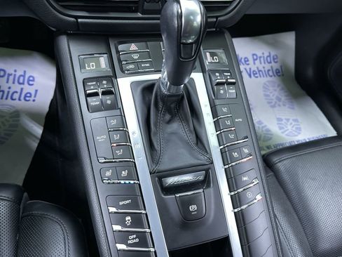 Used 2020 Porsche Macan image 25