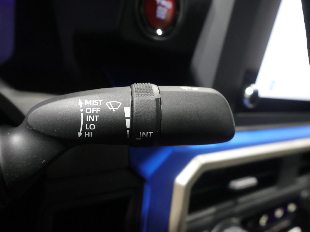 Used 2025 Toyota Tacoma TRD Sport AWD/4WD image 38
