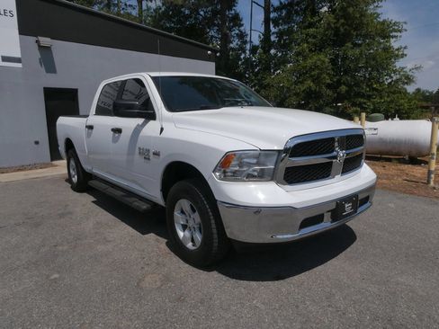 Used 2019 RAM 1500 Classic SLT AWD/4WD image 3