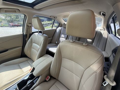 Used 2016 Honda Accord Touring image 18
