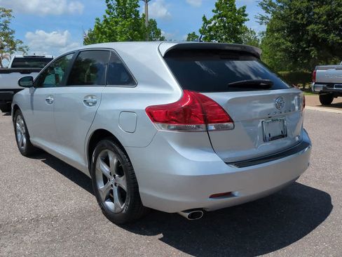Used 2010 Toyota Venza FWD image 4