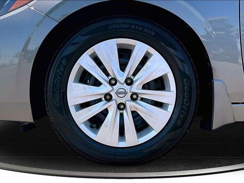 Certified 2024 Nissan Sentra S FWD image 31