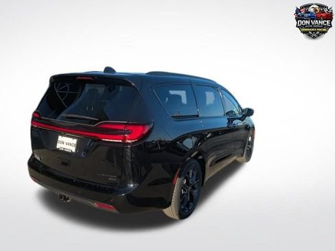 New 2026 Chrysler Pacifica Limited w/ S Appearance Package AWD/4WD image 5