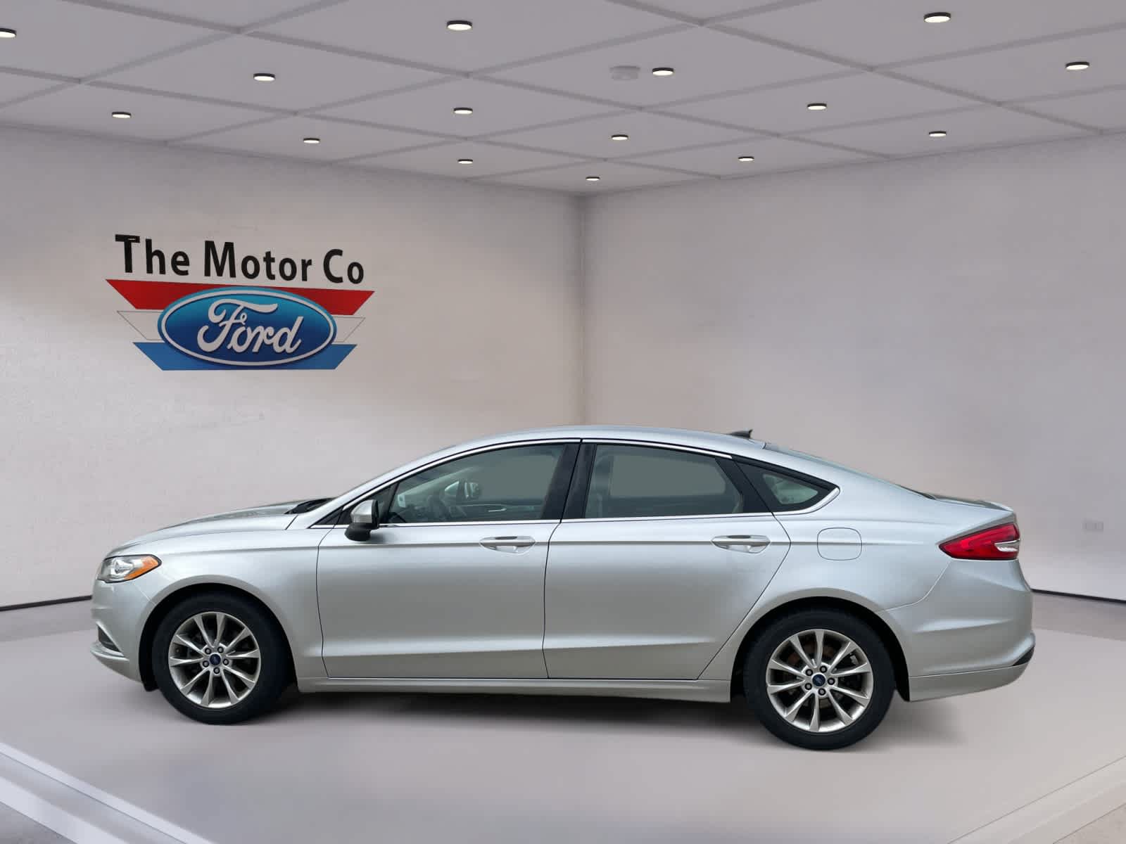 Used 2017 Ford Fusion SE FWD image 8
