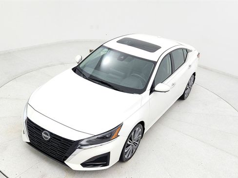 Used 2023 Nissan Altima 2.5 SL FWD image 35
